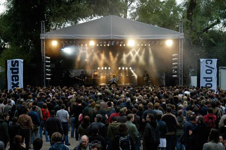 HOT HOT HEAT - Monsters Of Spex 2005