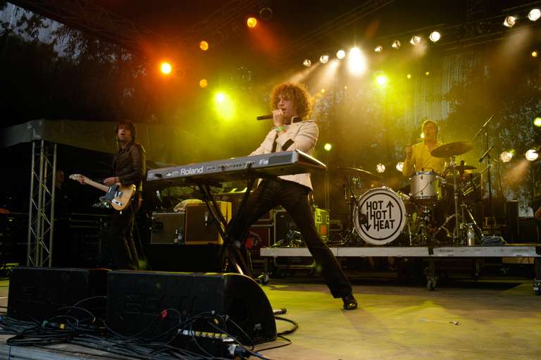 HOT HOT HEAT - Monsters Of Spex 2005