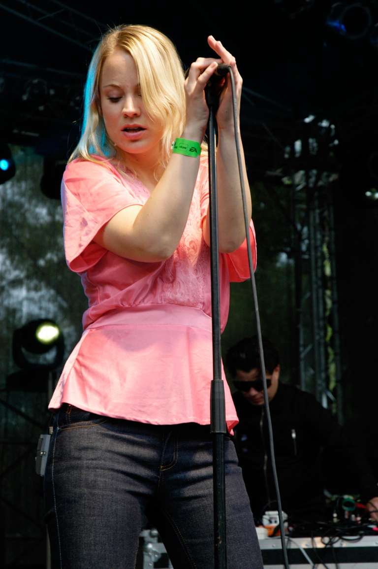 ANNIE - Monsters Of Spex 2005